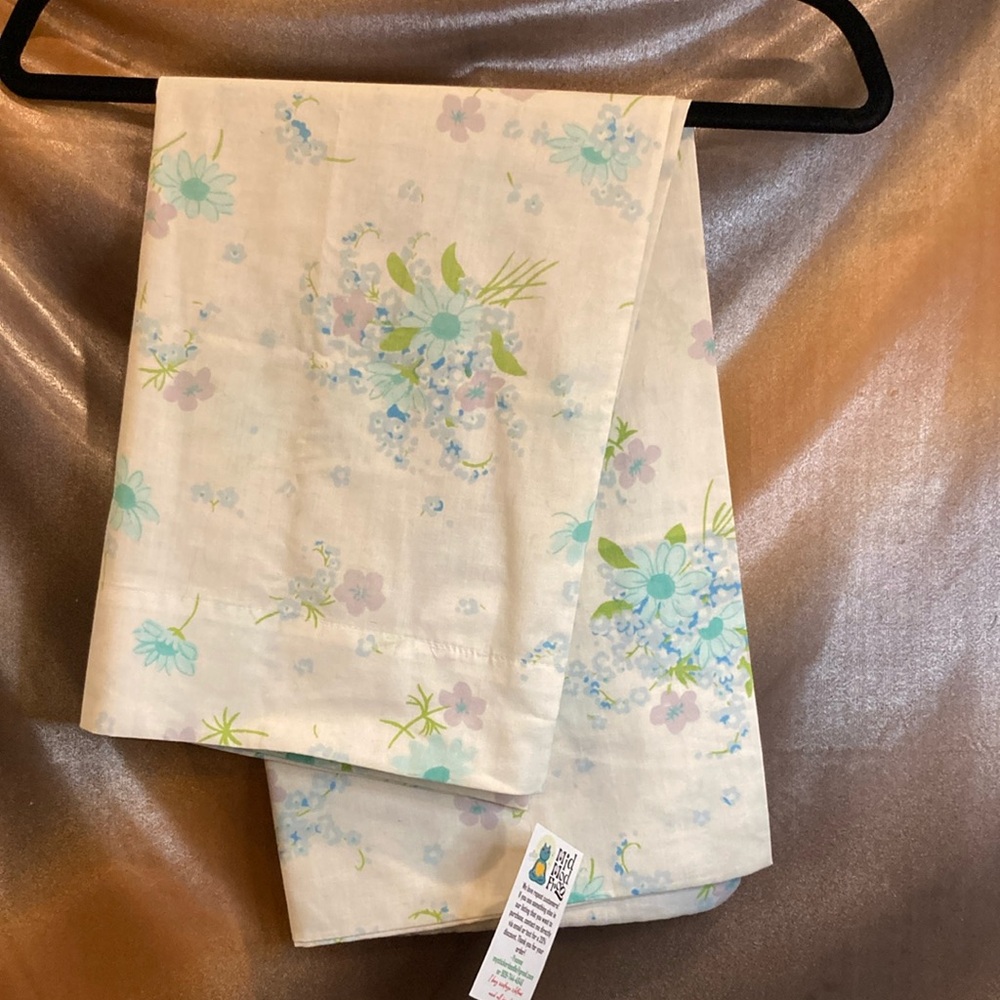 Floral long 20 x 31 Print vintage pillowcase. Box‎ A